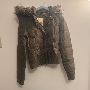 Hollister Olive Green Crop Waterfowl/Down Jacket with Fur Trim